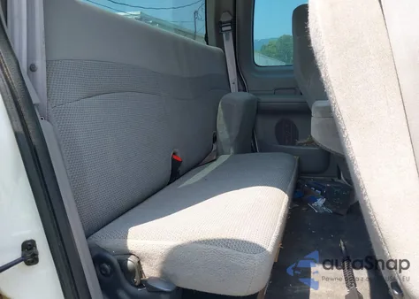 2000 Ford F-150 Lariat/Work Series/Xl/Xlt z USA, uszkodzony, nr VIN 1FTRX18W4YNB43064